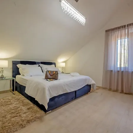 Villa Luxury Castello Di Pietra With Private Pool Pucisca