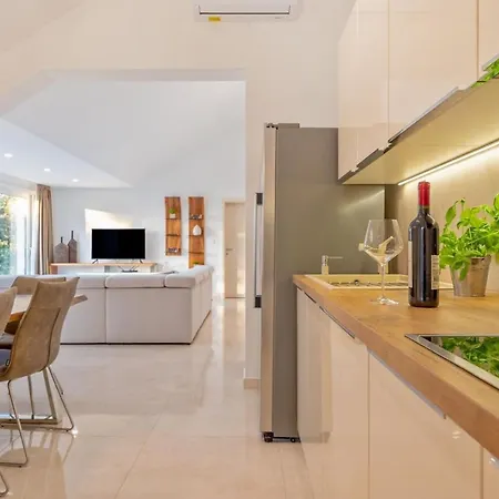 Villa Luxury Castello Di Pietra With Private Pool Pucisca