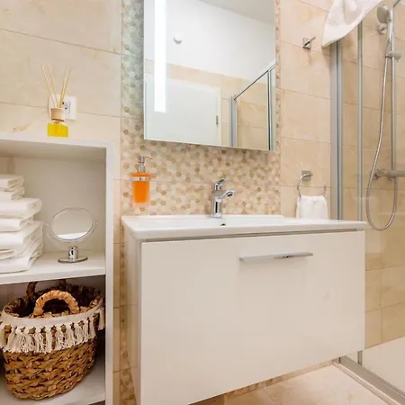 Luxury Castello Di Pietra With Private Pool Pucisca