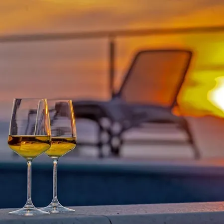 Luxury Castello Di Pietra With Private Pool Pucisca